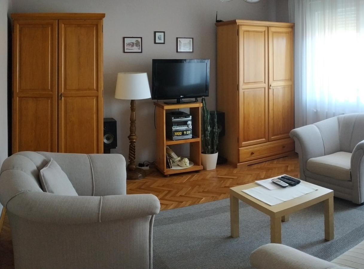 Apartman Rada 피로트 외부 사진
